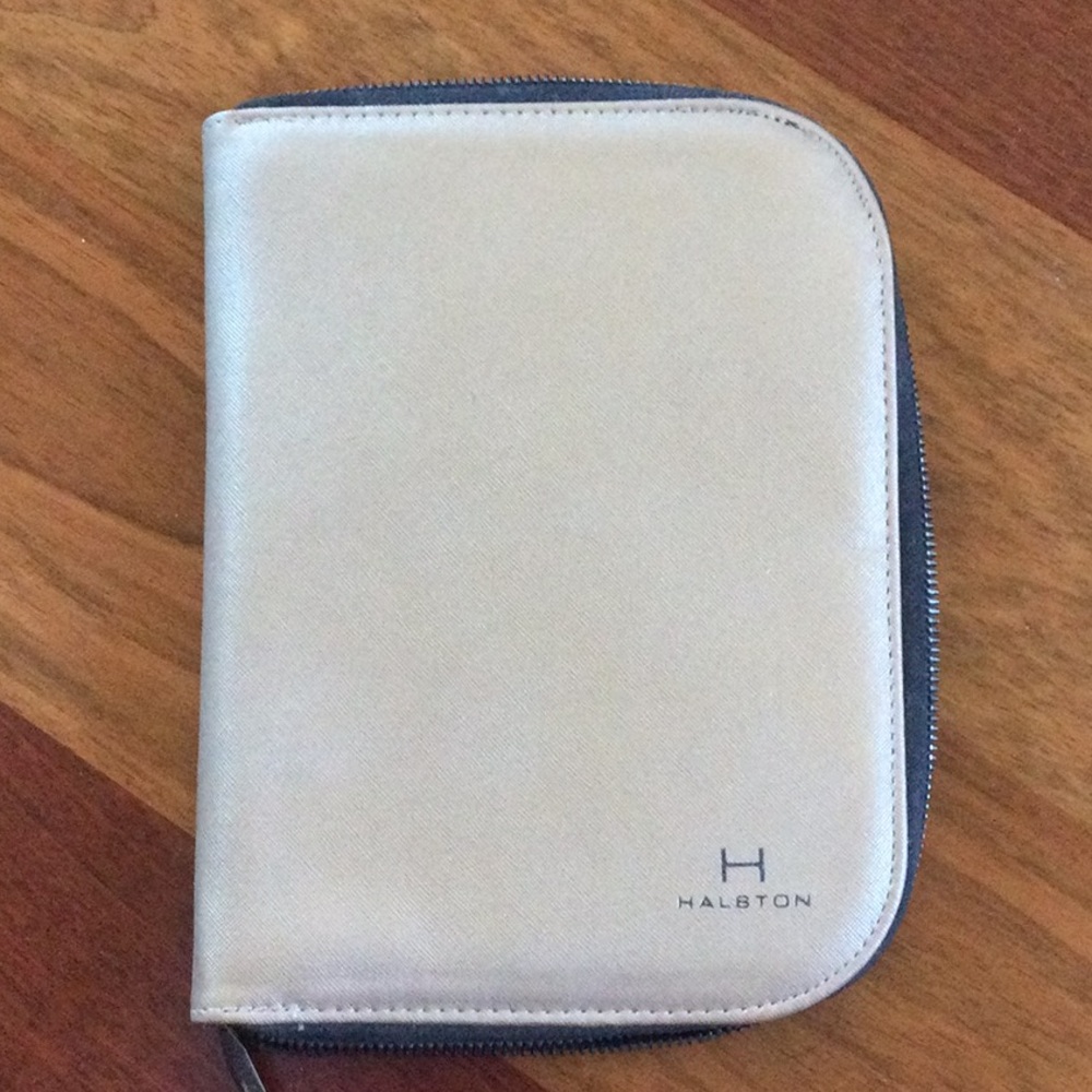 H Halston rose gold zip around jewelry organizer